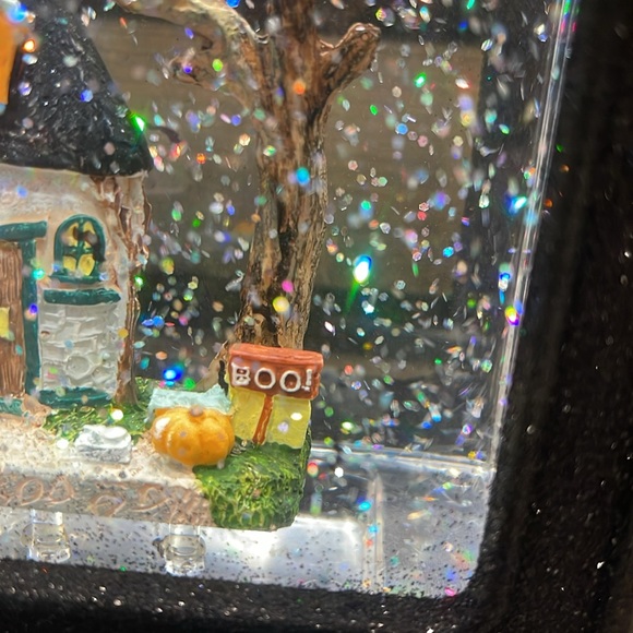 MAGICAL! WATCH Video! Halloween Decor Lighted Glitter Lantern - Picture 6 of 9